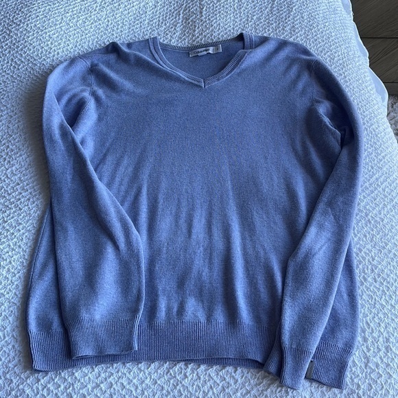 Calvin Klein Other - Calvin Klein Vneck amen Sweater size - M